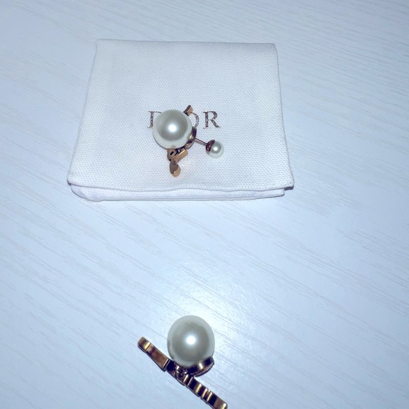 Luxury Earrings 💥Sold💥 - Picture 3 of 3